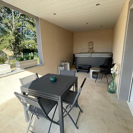 Gite De La Fontaine Avec Jaccuzi Ferienhaus *